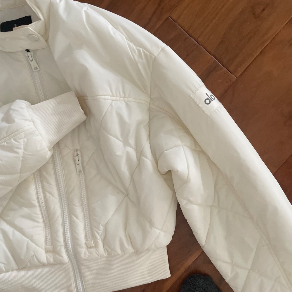 Alo Yoga  Snowrider Puffer Jacket in Ivory XS - Picture 5 of 11